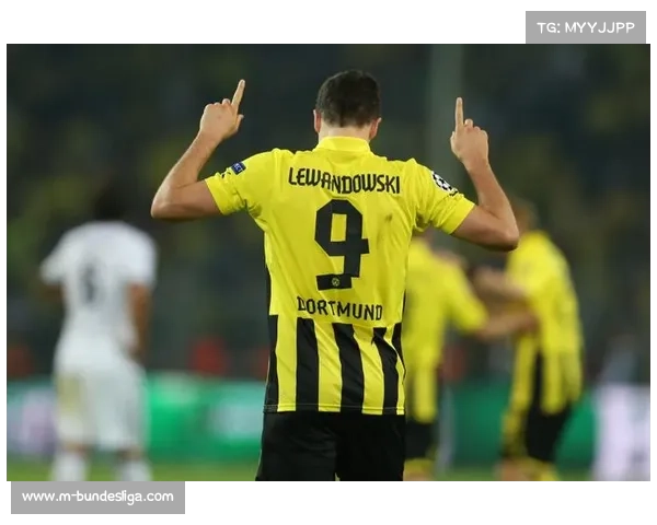 老将莱万:年龄不是障碍,高效射术依旧顶级